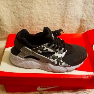 Nike Huarache run sneaker ⭐ Authentic⭐